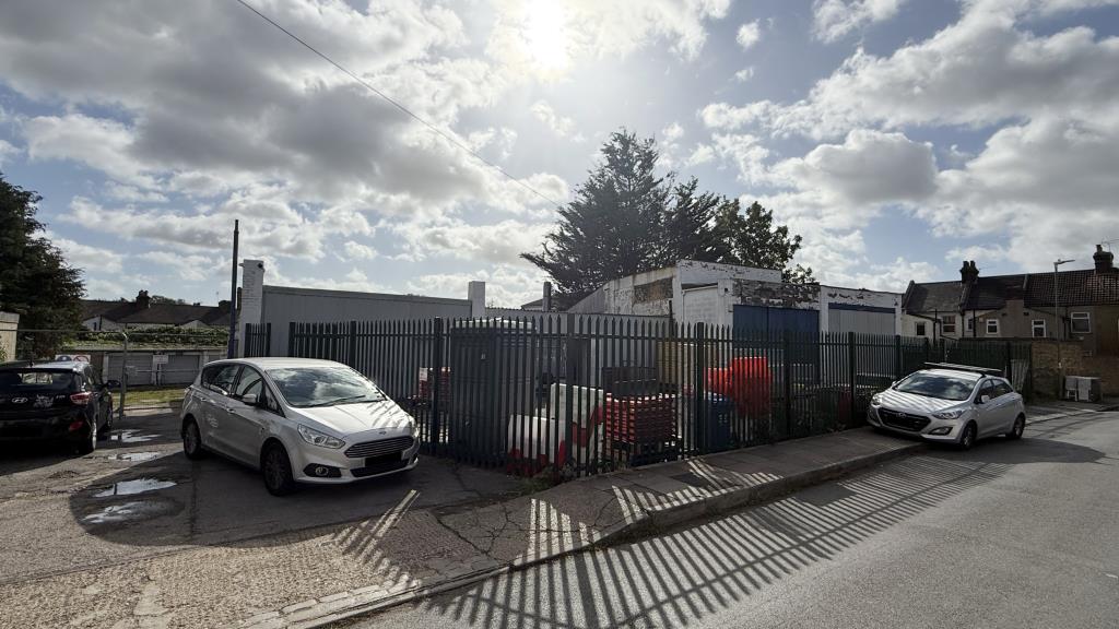 Lot: 34 - YARD, GARAGES AND LIGHT INDUSTRIAL PREMISES WITH POTENTIAL - External image of main road frontage
